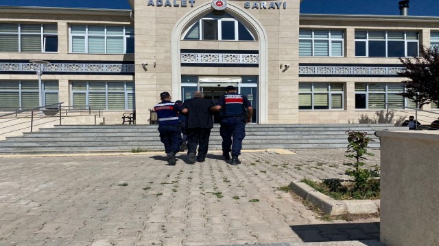 21 yıl hapis cezası bulunan firari şahıs noterde işlem yaparken yakalandı