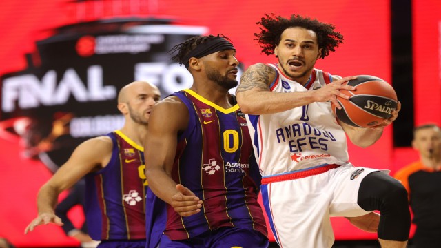 Anadolu Efes, THY Euroleague finalinde karşılaştığı İspanyol ekibi Barcelonayı 86-81lik skorla mağlup ederek şampiyon oldu.