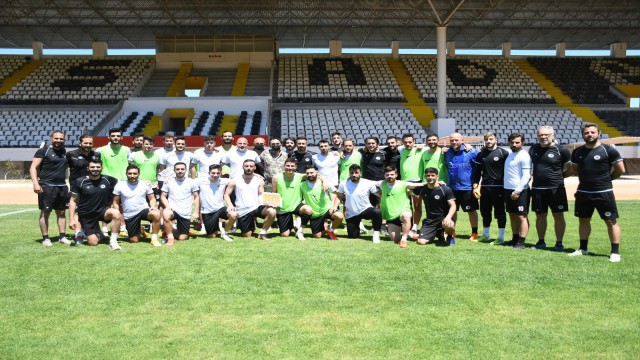 Başkan Vekili Özerden Kuşadası Gençlik Spora baklava dopingi