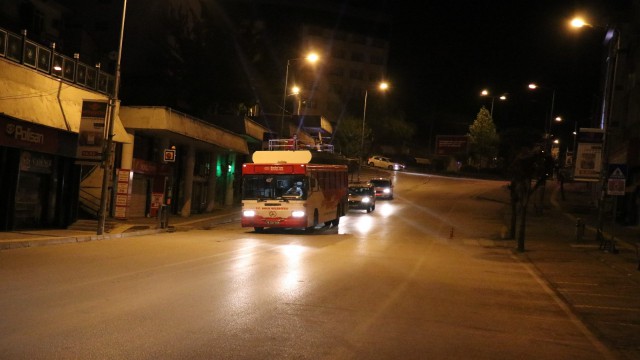 Boluda belediyenin otobüsle yaptığı müzik yayını polis tarafından sonlandırıldı