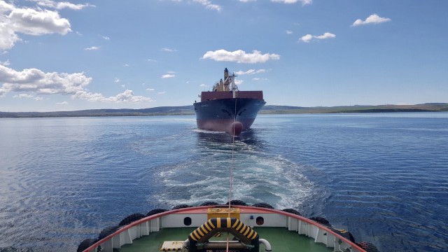 Çanakkale açıklarında sürüklenen gemi kurtarıldı