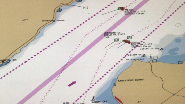 Çanakkale Boğazında arızalanan gemi, Karanlık Liman bölgesine demirletildi