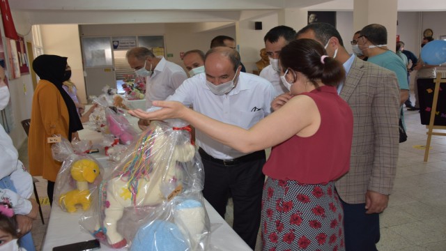 El emeği ürünler, öğrenciler için satışa sunuldu