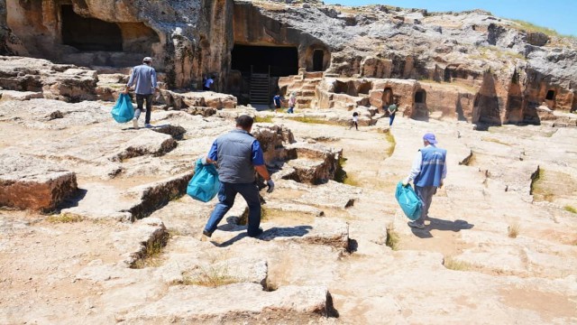 Erganide tarihi mekanlarda çevre temizliği başlatıldı