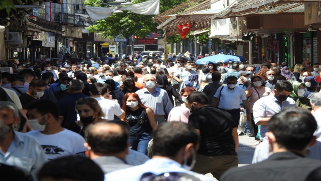 Gaziantepte tam kapanmanın ardından caddeler doldu taştı