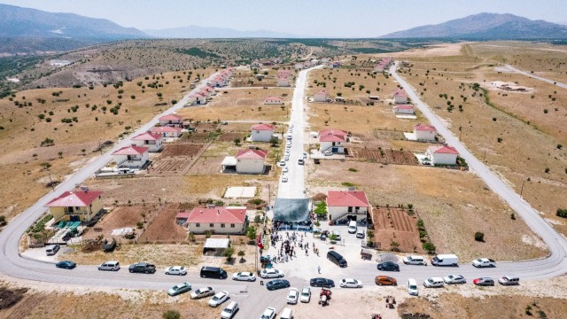 Gürkan asfaltlama çalışmalarını yerinde inceledi