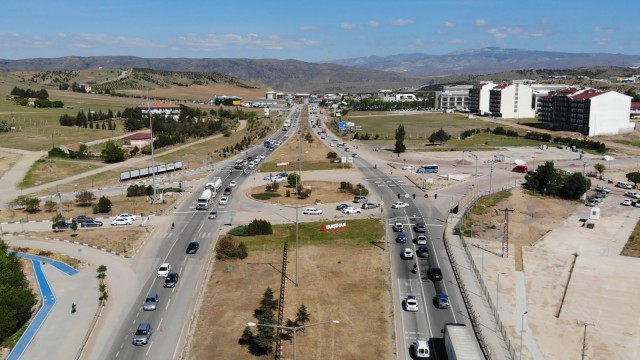 Hafta sonu kısıtlamasının ardından 43 ilin geçiş noktasında trafik yoğunluğu