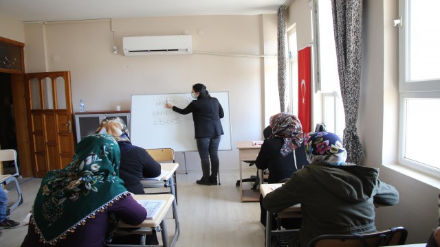 Haliliyede kurs kayıtları devam ediyor