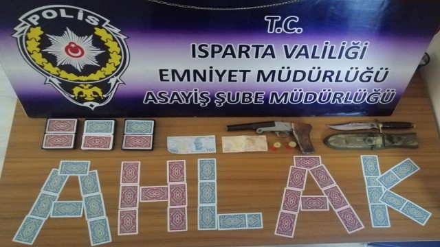 Ispartada kumar oynayan 9 kişiye 33 bin 694 lira para cezası