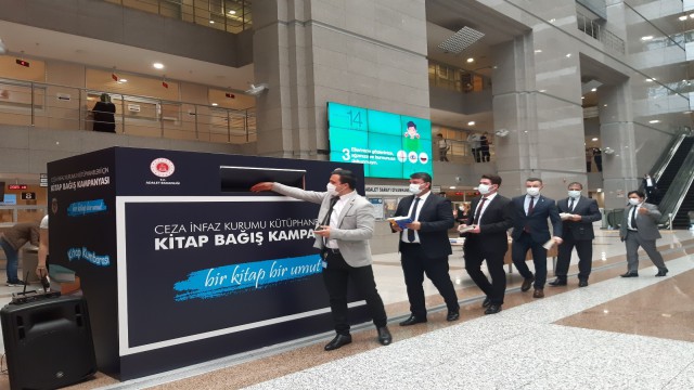 İstanbul Adalet Sarayında ‘Kitap Bağış Kumbarası kuruldu