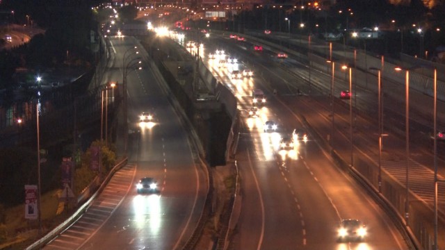 İstanbulda 17 günlük kısıtlamanın sona ermesiyle trafikte hareketlilik başladı