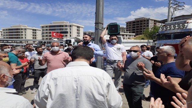 İzmirde onlarca araçla Filistine destek konvoyu