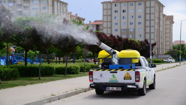 Kahramankazanda haşerelere karşı ilaçlama