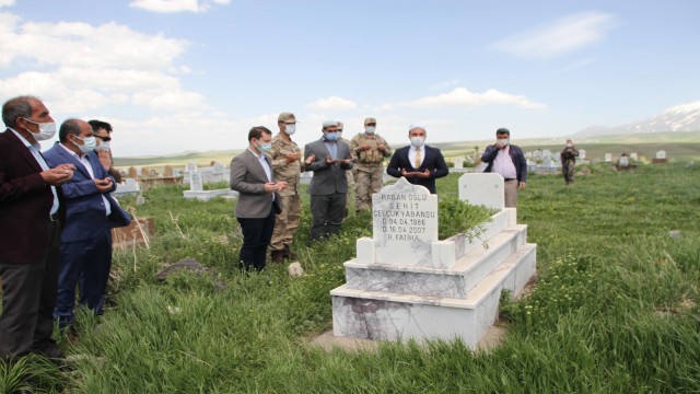 Kaymakam Demirerden şehit ailelerine bayram ziyareti