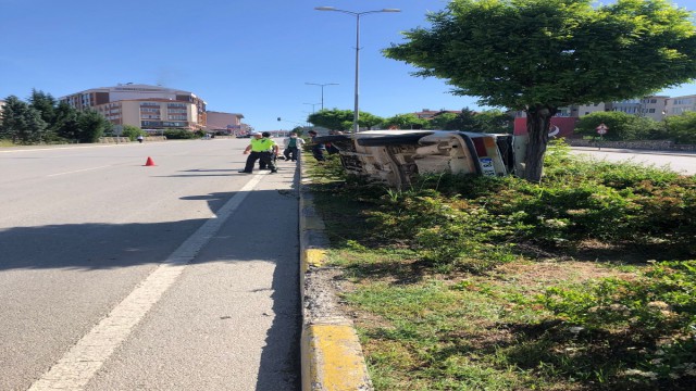 Kediye çarpmamak için manevra yapınca devrildi