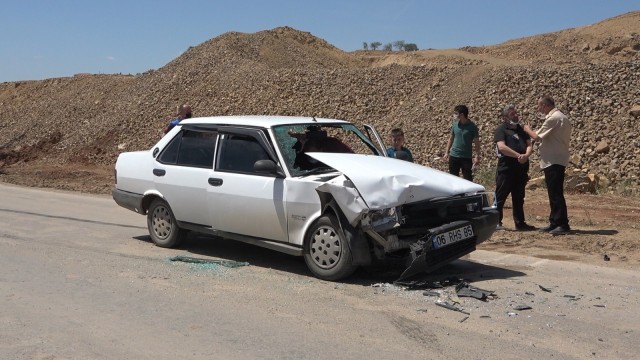 Kırıkkalede trafik kazası: 1i polis 3 kişi yaralandı