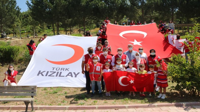 Kızılayın gönüllü gençleri 19 Mayısta hilal oldu