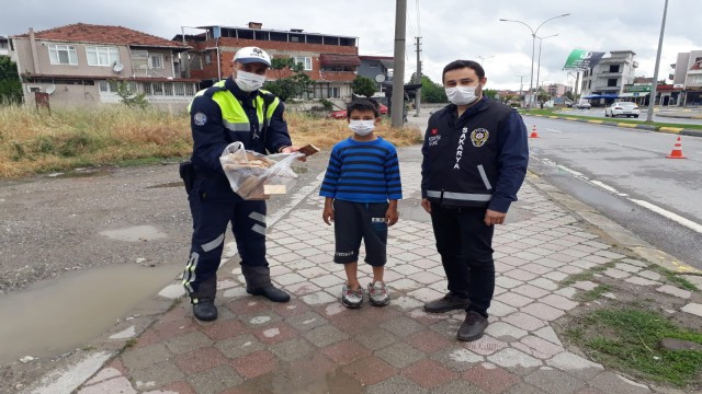 Küçük Semihten yürekleri ısıtan hareket