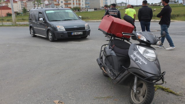 Kurye motosikleti ile otomobil çarpıştı: 1 yaralı