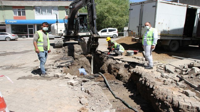 Malazgirtte kanalizasyon çalışmaları devam ediyor