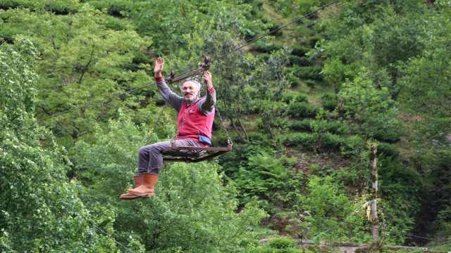 Malzeme taşınan teleferik ulaşım aracı oldu