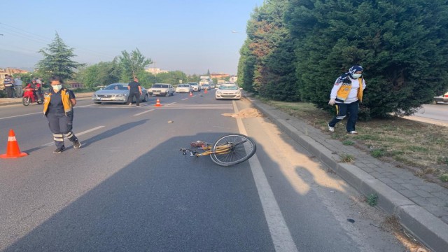 Manisada otomobilin çarptığı bisikletli öldü