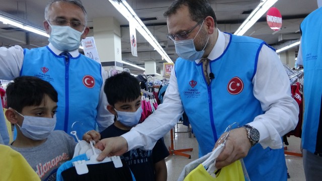 Mersin İl Müftülüğü yetim çocukları sevindirdi