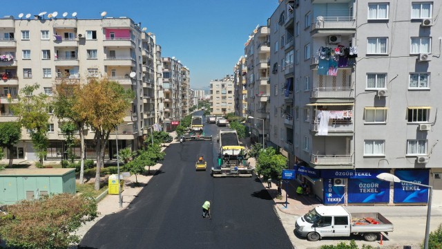 Mersinin en işlek caddelerinde yenileme çalışması yapılıyor