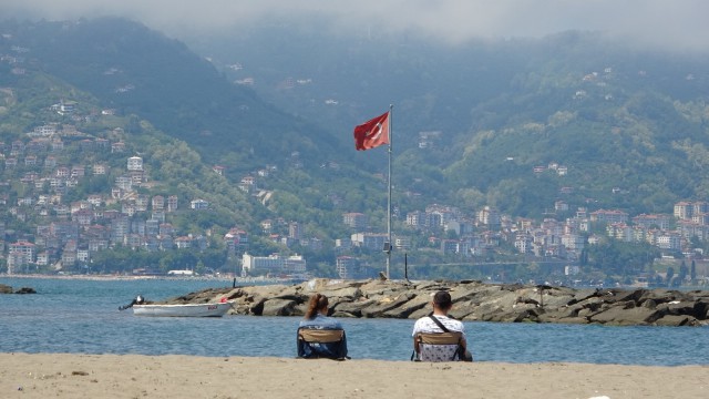 Orduda vatandaşların, pandemi kuralları dahilinde sahil keyfi