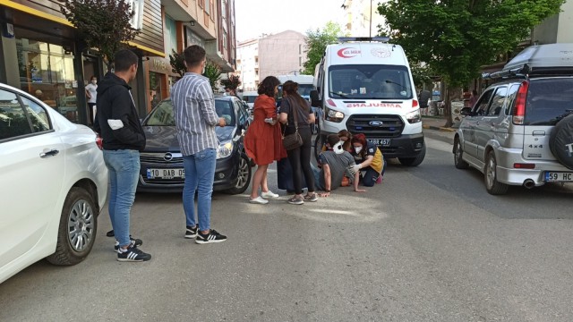 Otomobilinden inen sürücüye arkasından gelen araç dikiz aynasıyla çarptı