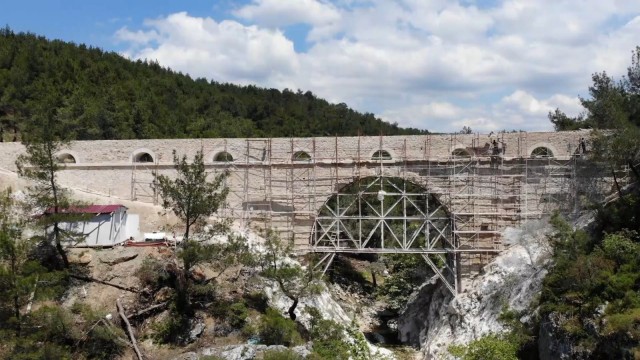 (Özel) 5 bin yıllık Troya Kentine su taşınmasını sağlayan kemerin restorasyonu tamamlanmak üzere