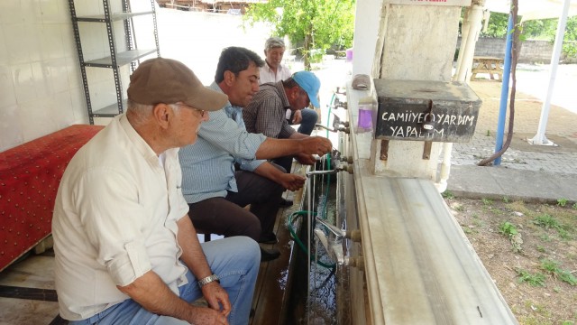 (Özel) Bu mahallenin suyu şeker hastalarına şifa dağıtıyor