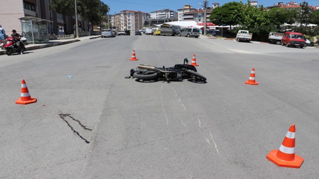 Polis memuru motosikletin devrilmesi sonucu yaralandı