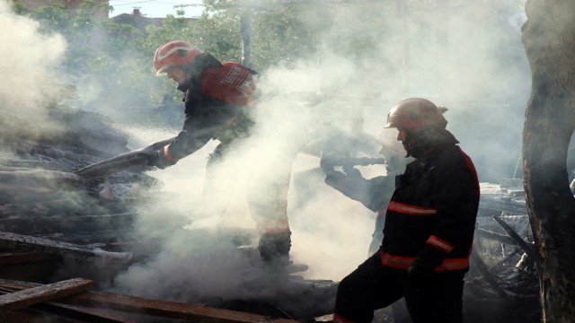 Sakaryada şehir merkezinde korkutan yangın: 2 yaralı