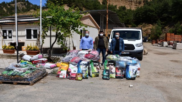 Salihli OSBdeki firmalardan can dostlara mama desteği