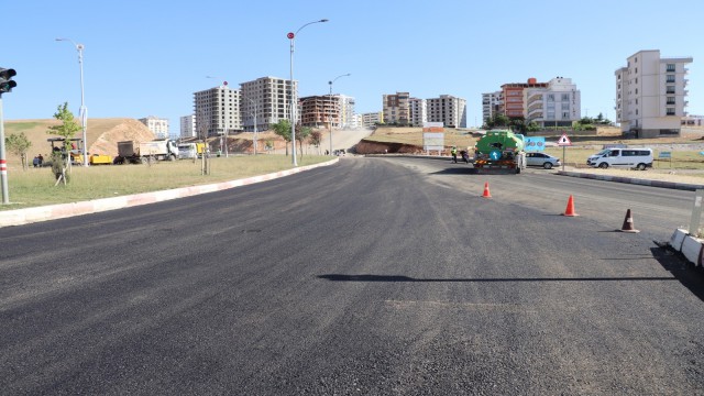 Siirt Valisi Hacıbektaşoğlu, kentte yapımı süren projeleri inceledi