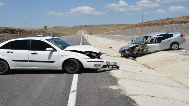 Siverekte trafik kazası: 8 yaralı