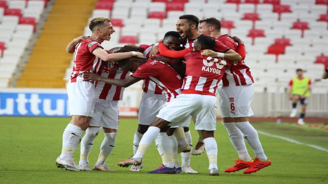 Süper Lig: D.G. Sivasspor: 2 - Kasımpaşa: 1 (Maç sonucu)