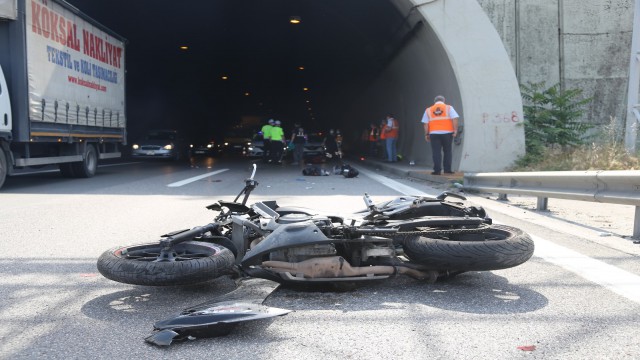 TEMde motosiklet metrelerce sürüklendi: 1 ölü, 1 ağır yaralı