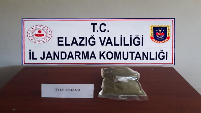 Toz esrarı araziye saklayan şüpheli yakalandı