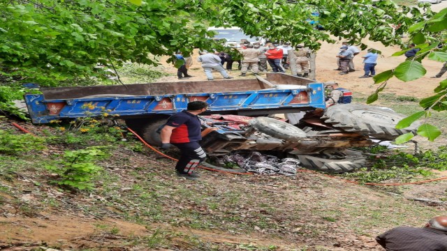 Traktörü durdurmak isterken canından oldu