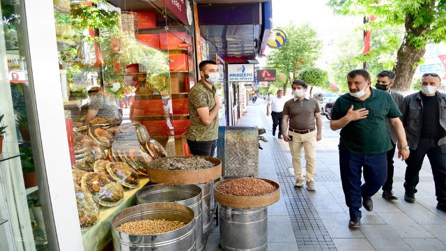 Vali Baruş ve Başkan Gürkandan esnafa ziyaret