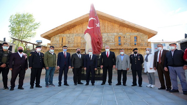 Vali Cüneyt Epcim şehit ailelerini ziyaret etti