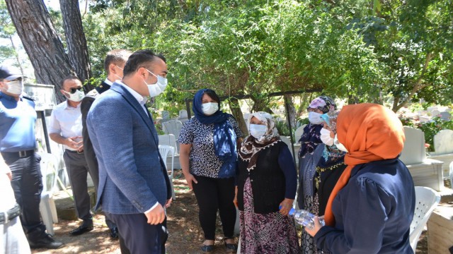 Yılmaz: Milletimizin gönlünde şehitlerimizin her zaman müstesna bir yeri vardır