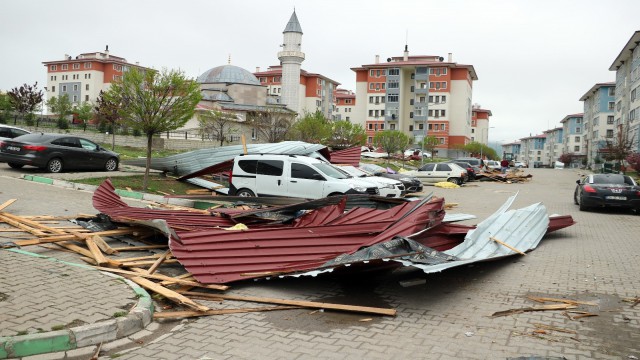 Yozgata çatılar uçtu